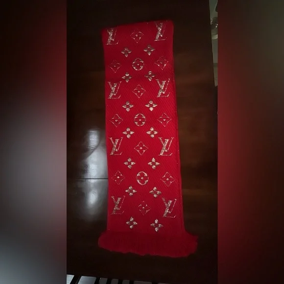 Louis Vuitton Logomania Shine Scarf - 💯% authentic - Picture 2 of 7